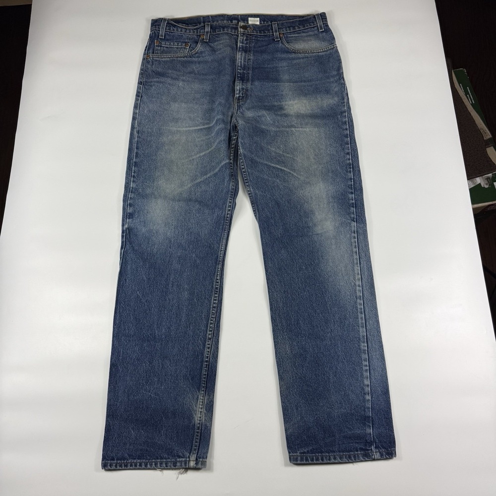 Vintage Levis 505 Jeans Mens 40x 34 Medium Wash Denim Straight Leg Regular Fit